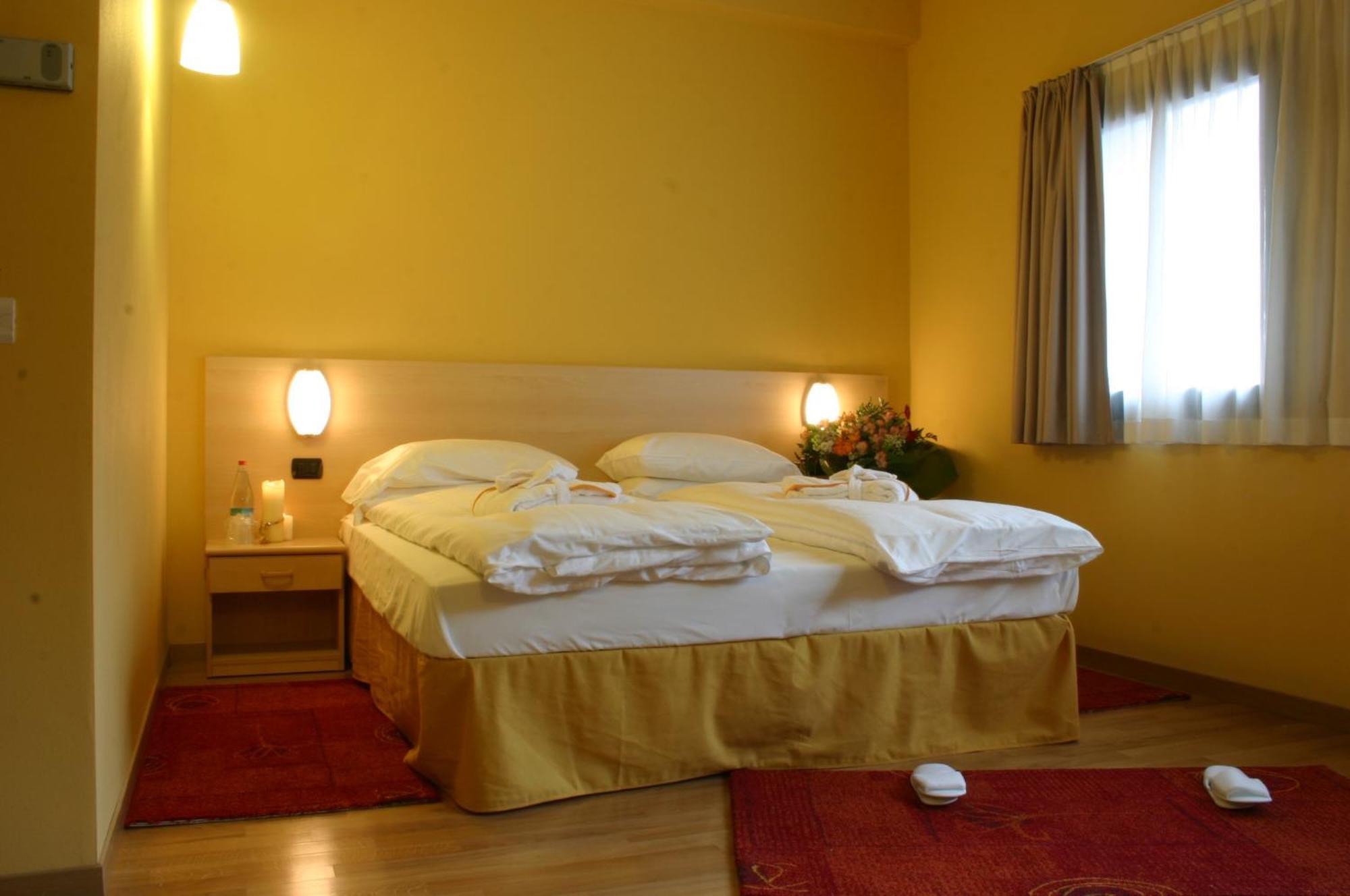Hotel Cepina Albergo Incantato วัลดิซอตโต ภายนอก รูปภาพ