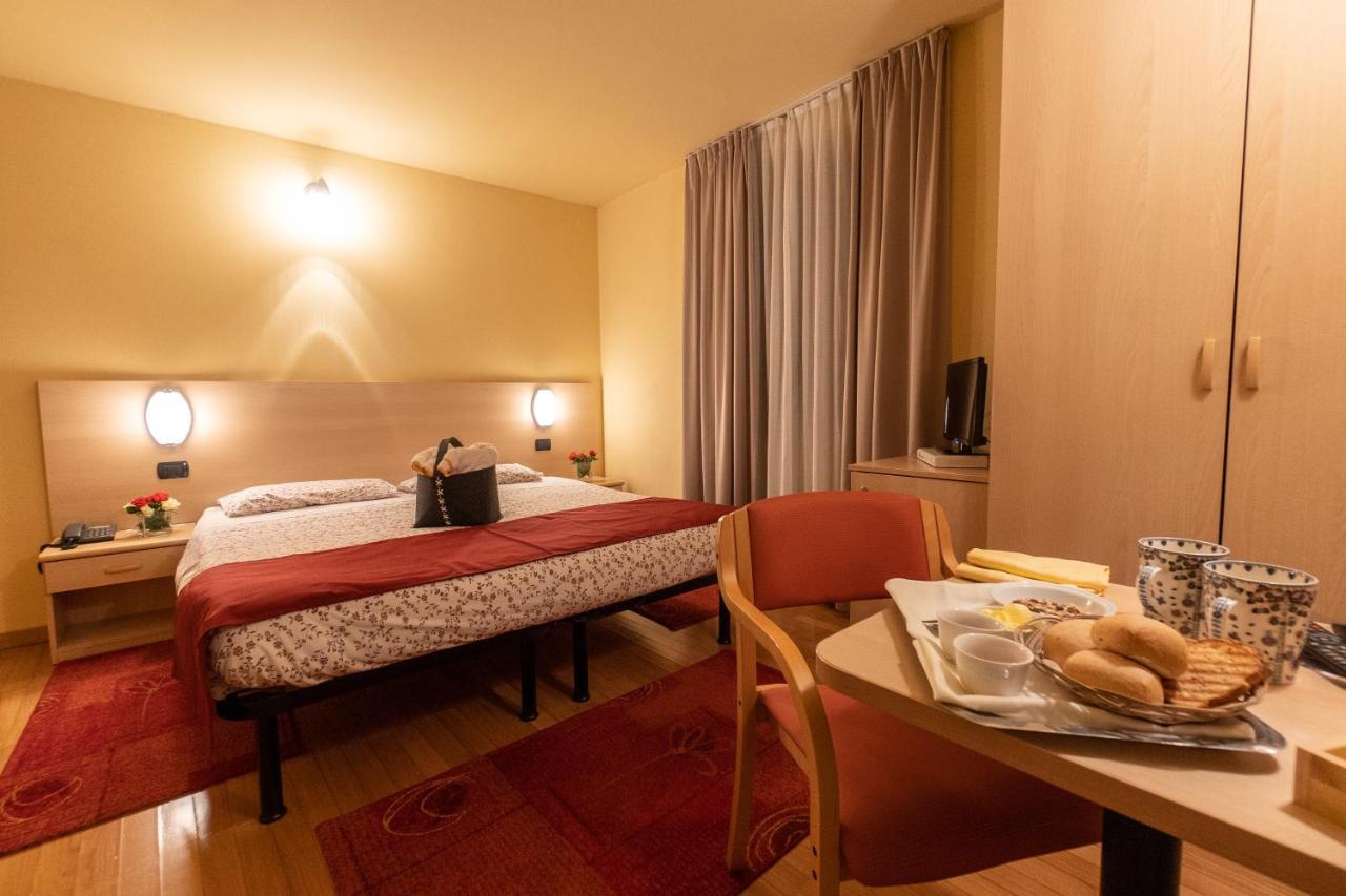 Hotel Cepina Albergo Incantato วัลดิซอตโต ภายนอก รูปภาพ