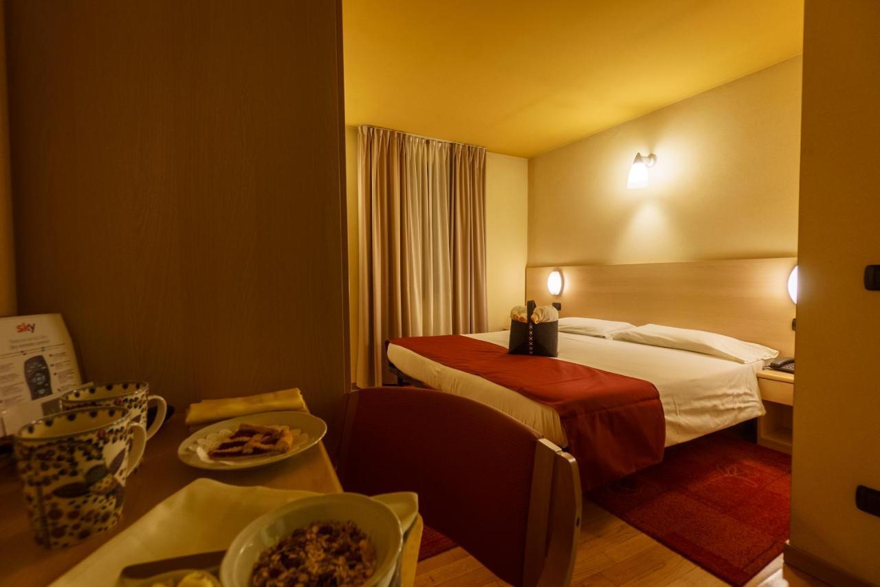 Hotel Cepina Albergo Incantato วัลดิซอตโต ภายนอก รูปภาพ