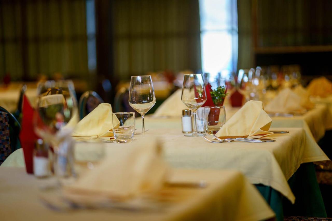 Hotel Cepina Albergo Incantato วัลดิซอตโต ภายนอก รูปภาพ
